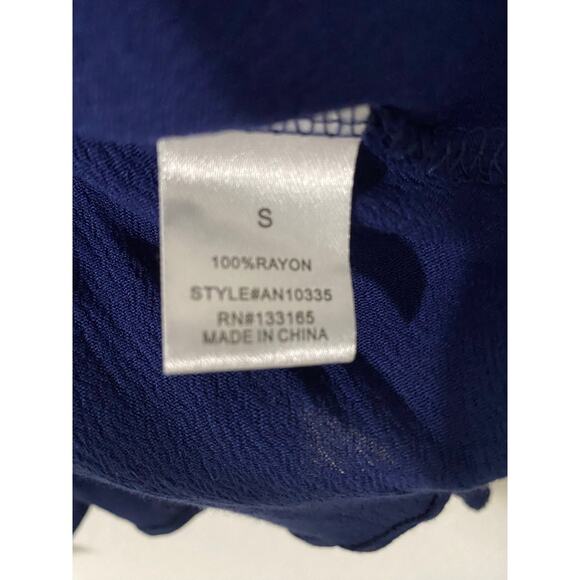 Altar'd State Top Blouse Women's Size S Embroidered Floral Long Sleeves Blue - Picture 5 of 8